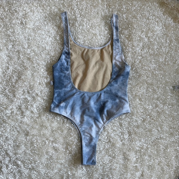 Bikini - Picture 5 of 6